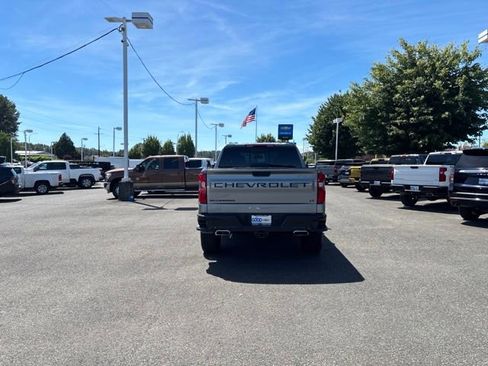 Used 2024 Chevrolet Silverado 1500 LT Trail Boss w/ Convenience Package II AWD/4WD image 4