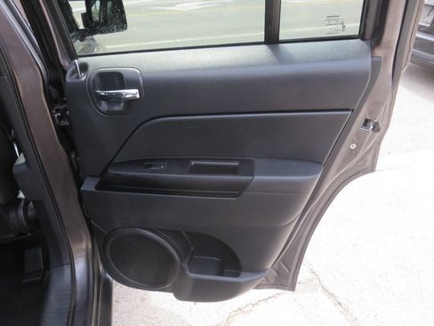 Used 2016 Jeep Patriot High Altitude image 29