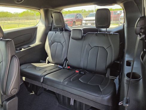 New 2026 Chrysler Pacifica Select FWD image 22