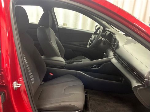 Certified 2025 Hyundai Elantra Sport image 22
