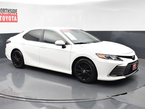 Used 2022 Toyota Camry LE image 6