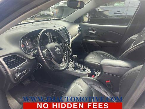 Used 2019 Jeep Cherokee Limited AWD/4WD image 2