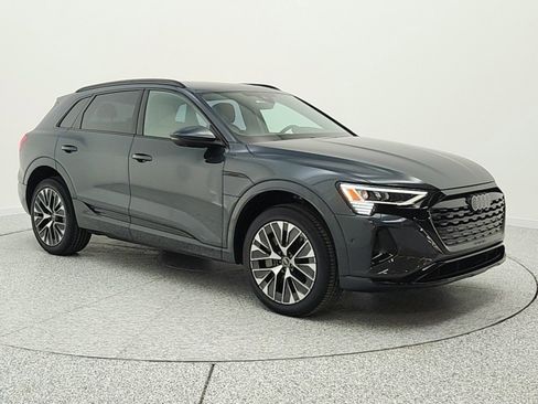 Used 2024 Audi Q8 e-tron Premium Plus w/ Premium Plus Package image 3