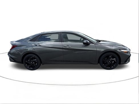 New 2026 Hyundai Elantra SEL Sport FWD image 2