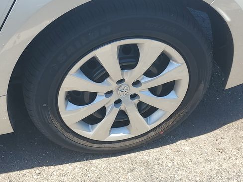 Used 2021 Toyota Corolla LE FWD image 5