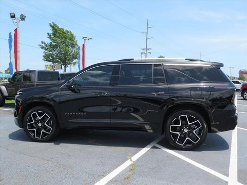 Used 2025 Chevrolet Traverse High Country w/ LPO, Roadside Safety Package FWD image 6