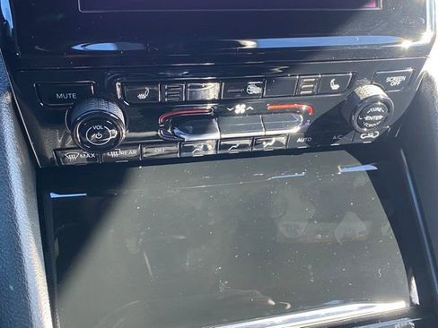 New 2025 Jeep Grand Cherokee Altitude AWD/4WD image 22