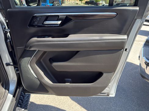 Used 2025 Chevrolet Suburban Z71 AWD/4WD image 10
