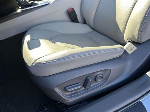 Used 2021 Toyota Camry XLE image 19