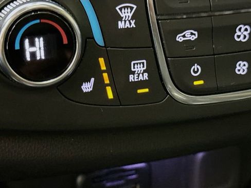 Used 2023 Chevrolet Traverse Premier image 23