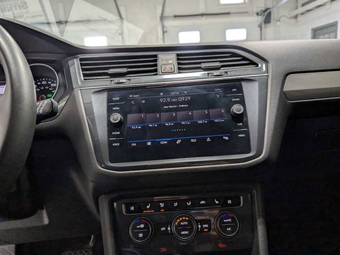 Used 2021 Volkswagen Tiguan SE image 27