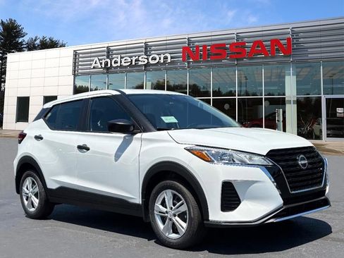 New 2025 Nissan Kicks Play S image 1