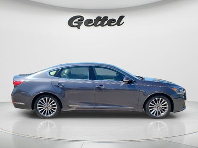 Used 2017 Kia Cadenza Technology