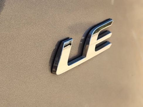 Used 2022 Toyota Corolla LE w/ LE Convenience Package FWD image 7