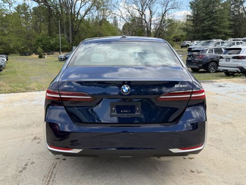 Used 2026 BMW 530i xDrive w/ Premium Package AWD/4WD image 5