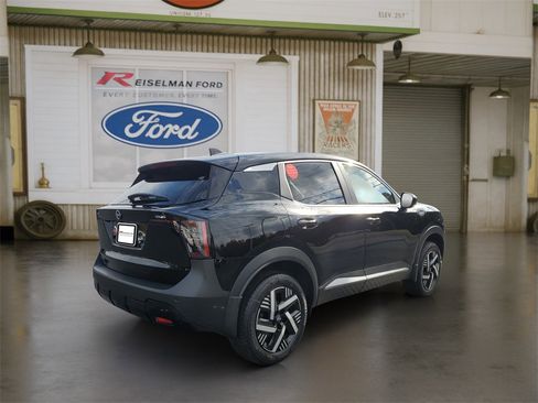 Used 2025 Nissan Kicks SV image 4