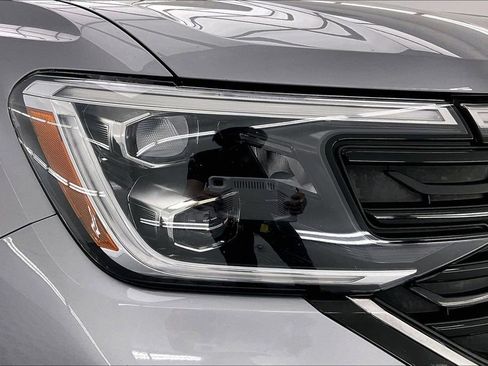 Used 2025 Volkswagen Atlas Cross Sport SE image 29