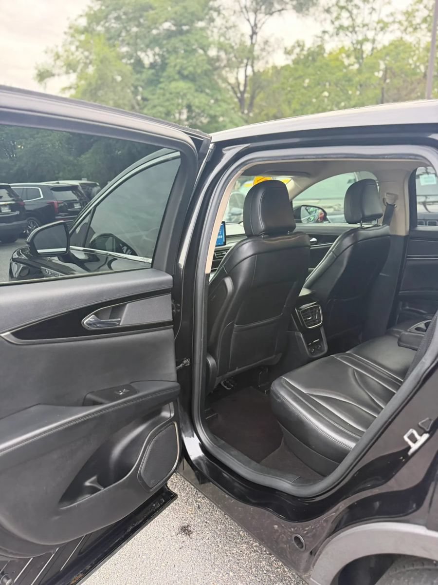 Used 2021 Lincoln Nautilus AWD image 17