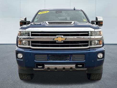 Used 2019 Chevrolet Silverado 2500 High Country w/ Duramax Plus Package image 3