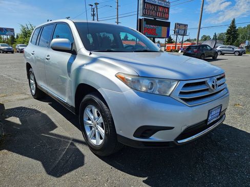 Used 2012 Toyota Highlander 4WD w/ Tow Pkg image 6