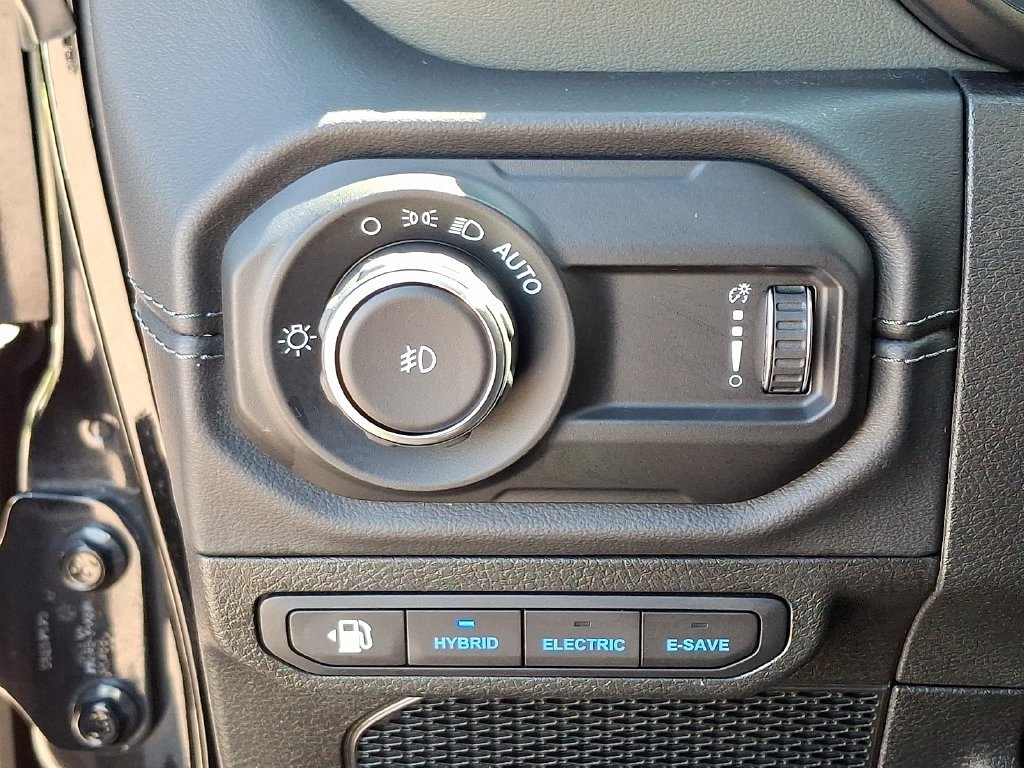 Used 2024 Jeep Wrangler High Altitude AWD/4WD image 25