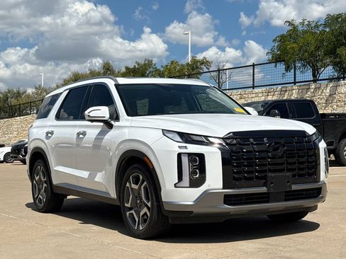 Used 2024 Hyundai Palisade SEL w/ Premium Package FWD image 3