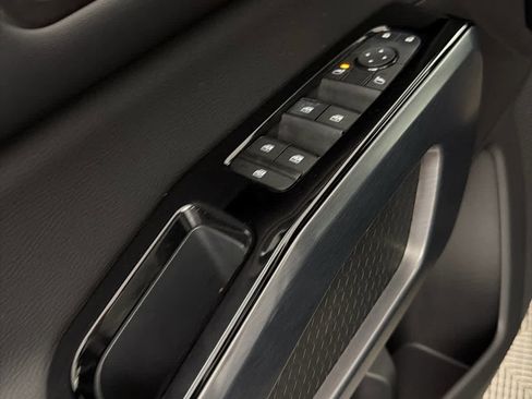 Certified 2025 Nissan Pathfinder SL FWD image 24