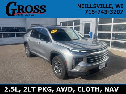 Used 2025 Chevrolet Traverse LT