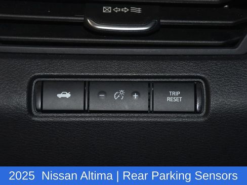 Used 2025 Nissan Altima 2.5 SV image 9