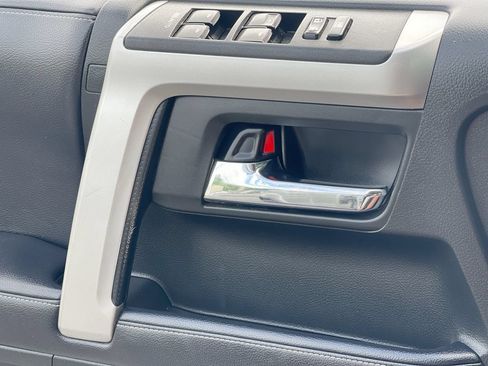 Used 2019 Toyota 4Runner SR5 AWD/4WD image 8