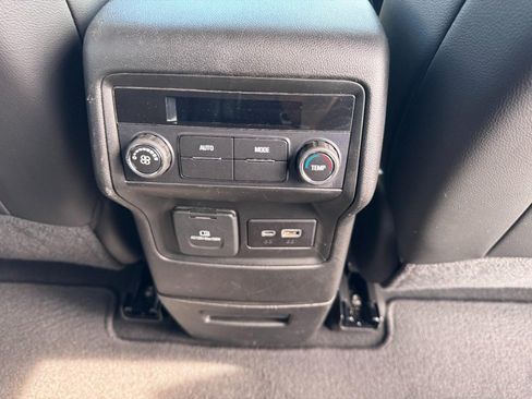Used 2023 GMC Acadia SLT AWD/4WD image 16