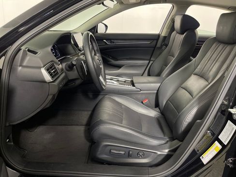Used 2018 Honda Accord Touring image 13