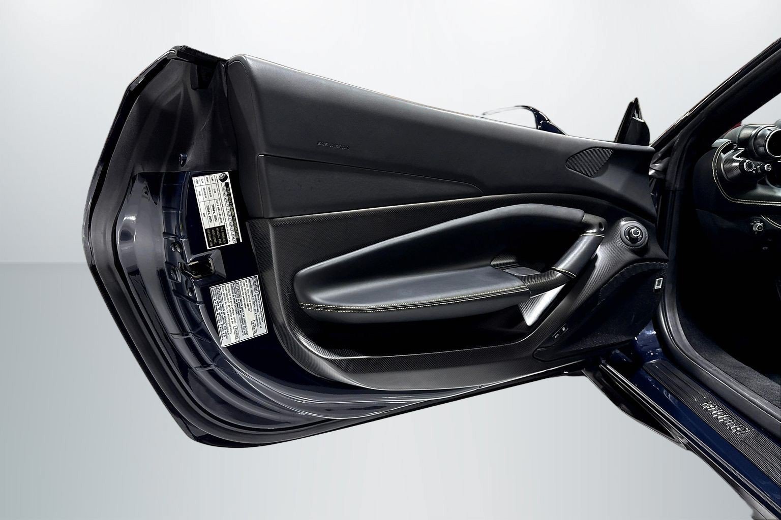 Used 2023 Ferrari F8 Spider RWD image 18