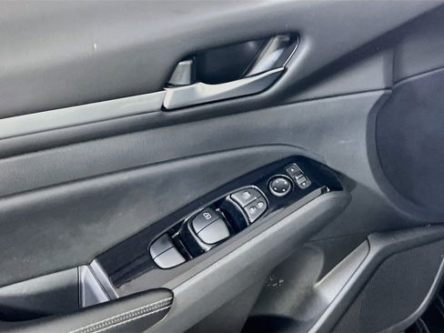 Used 2023 Nissan Altima 2.5 SV FWD image 17