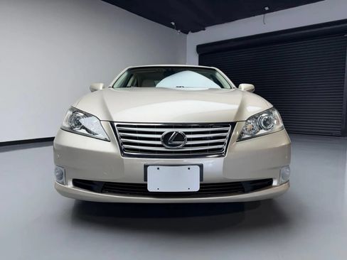 Used 2011 Lexus ES 350 w/ Preferred Accessory Package FWD image 2