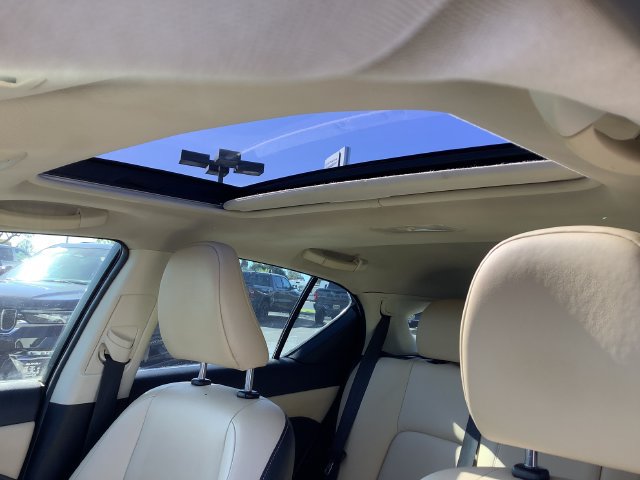 Used 2014 Lexus CT 200h FWD image 21
