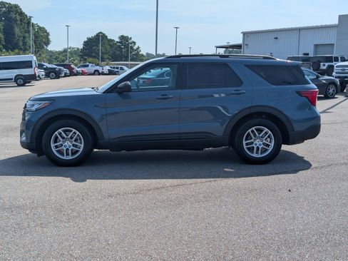 Used 2026 Ford Explorer Active w/ Active Comfort Package RWD image 2