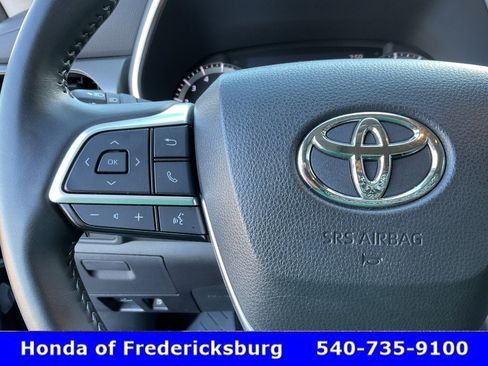 Used 2022 Toyota Highlander XLE AWD/4WD image 32