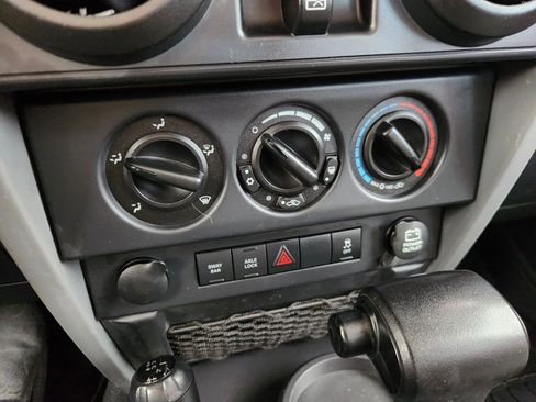 Used 2010 Jeep Wrangler Unlimited Rubicon w/ Trailer Tow Group image 29