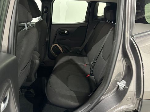 Used 2016 Jeep Renegade Latitude w/ Cold Weather Group image 19