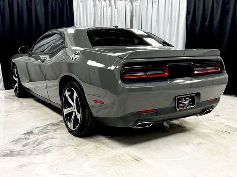 Used 2019 Dodge Challenger SXT image 8