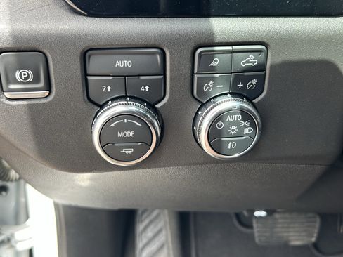 Certified 2025 GMC Sierra 1500 SLT AWD/4WD image 30