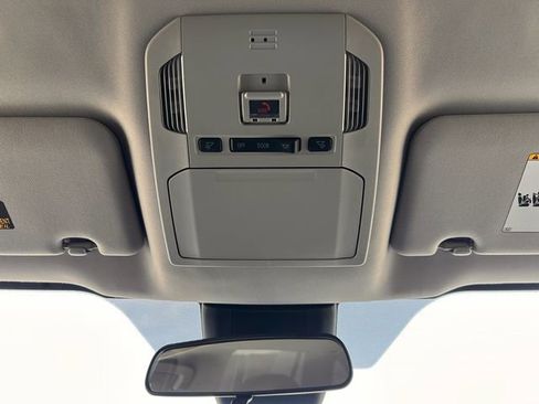 Used 2022 Toyota Highlander LE image 11