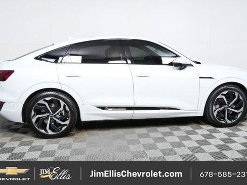 Used 2024 Audi Q8 e-tron Premium Plus w/ Premium Plus Package AWD/4WD image 2