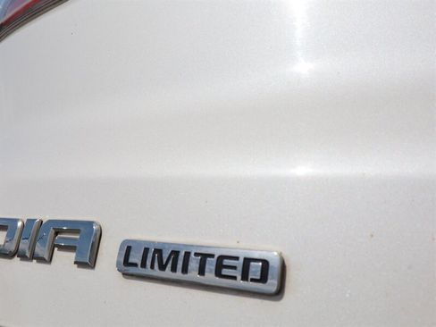 Used 2017 GMC Acadia Limited SLT AWD/4WD image 20