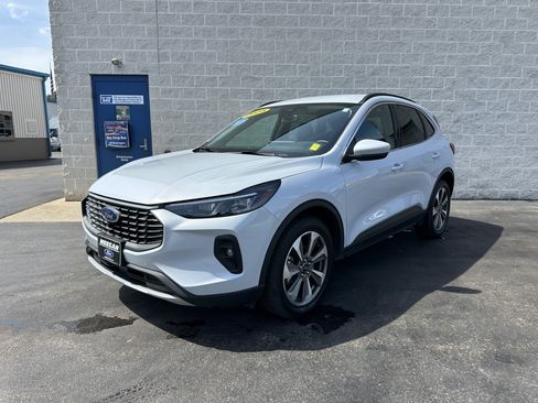 Used 2025 Ford Escape Platinum AWD/4WD image 1