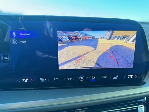 Used 2025 Chevrolet Traverse LT image 16