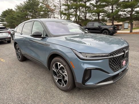 New 2025 Lincoln Nautilus Premier w/ Jet Appearance Package image 1