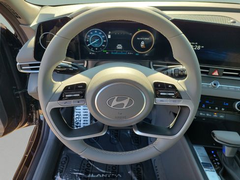New 2026 Hyundai Elantra SEL FWD image 18