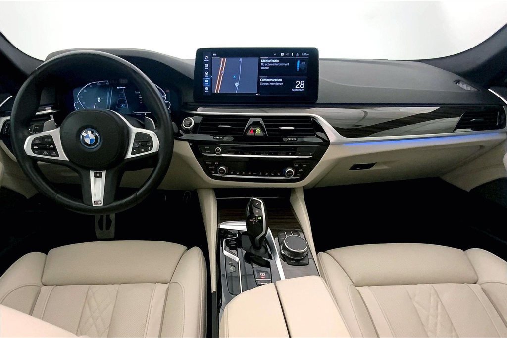 Certified 2023 BMW 530e xDrive w/ Premium Package AWD/4WD image 16